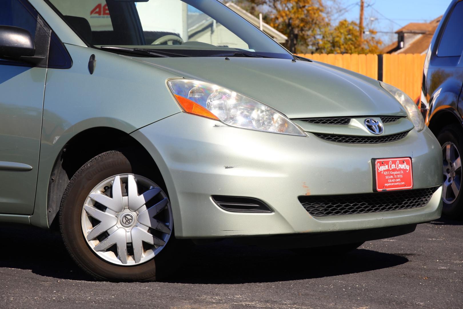 2006 GREEN TOYOTA SIENNA LE 7-Passenger (5TDZA23C66S) with an 3.3L V6 DOHC 24V engine, 5-SPEED AUTOMATIC transmission, located at 420 E. Kingsbury St., Seguin, TX, 78155, (830) 401-0495, 29.581060, -97.961647 - Photo#2